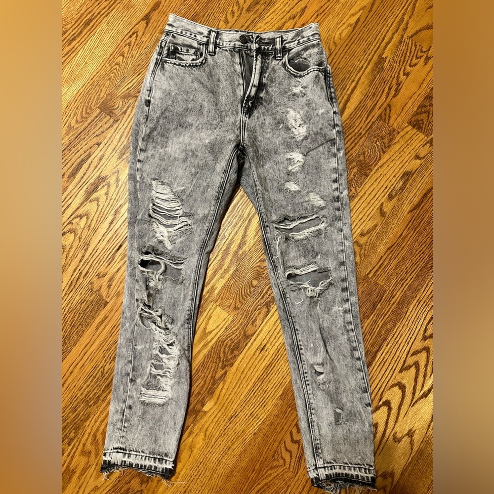Women’s American eagle distressed skinny jeans